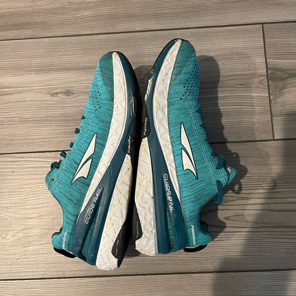 Altra shoes - Picture 3 of 5